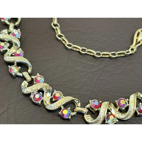 Gorgeous Vintage Signed Coro Gold Tone Red AB Rhinestone Leaf Choker Necklace - Picture 5 of 11
